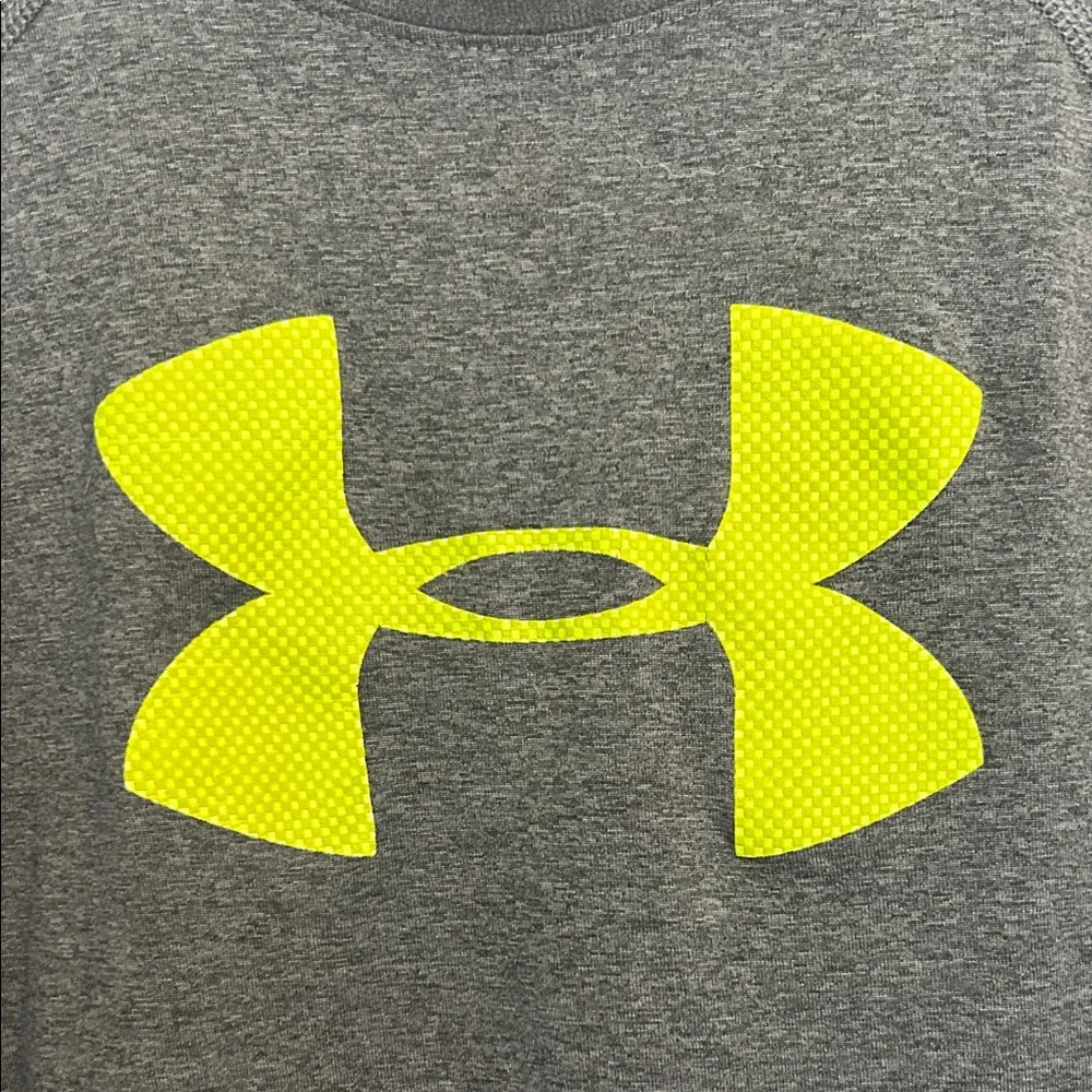 Boys Under Armour Gray HeatGear Shirt size Youth M
